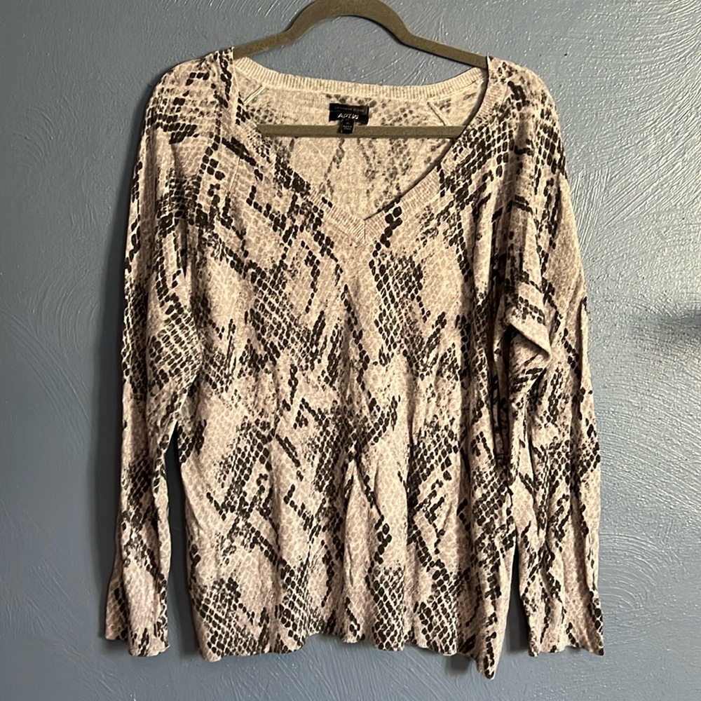 Apt 9 Sweater, lighter material and very soft and comfortable.